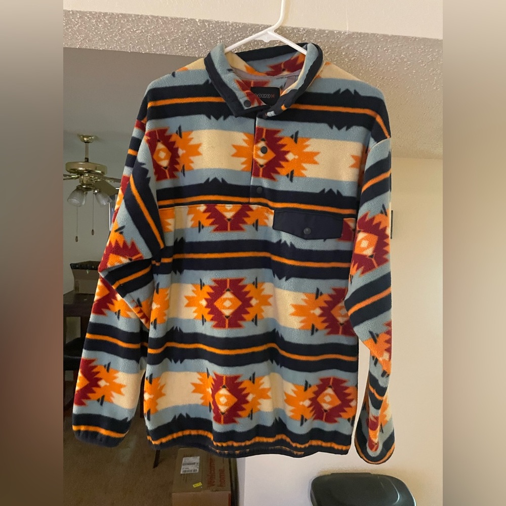 Men’s tribal pattern pullover fleece sweater